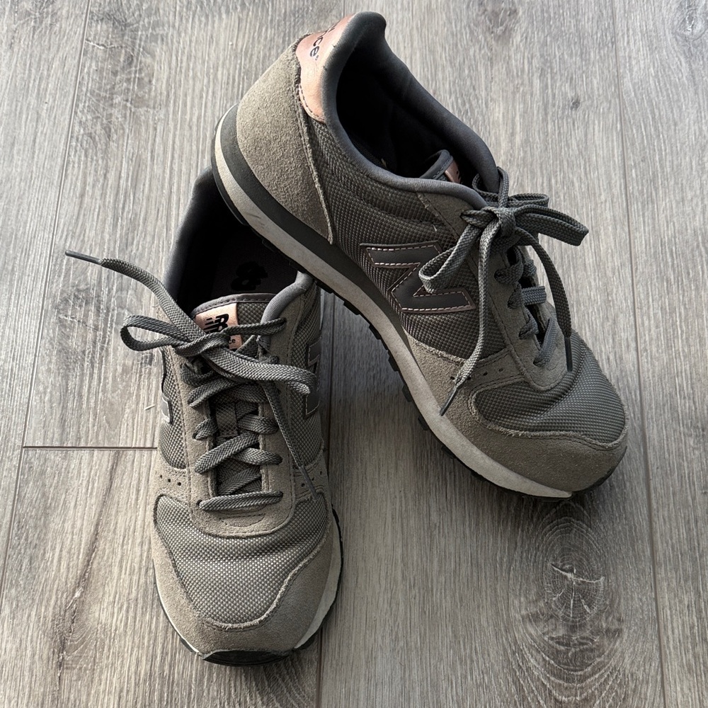New Balance casual gray sneakers